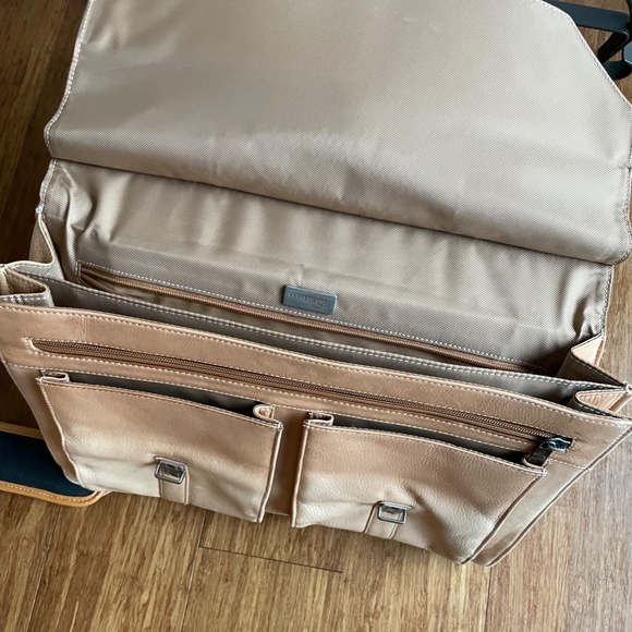 Kenneth Cole New York 'Just in Case' Leather Briefcase/Side Bag - Early 2000's - Picture 5 of 9